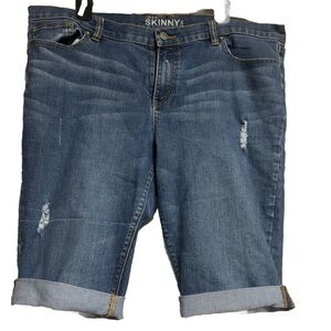 New York & Company Woman’s Low Rise Skinny Leg Cuffed Distressed Shorts Sz 18